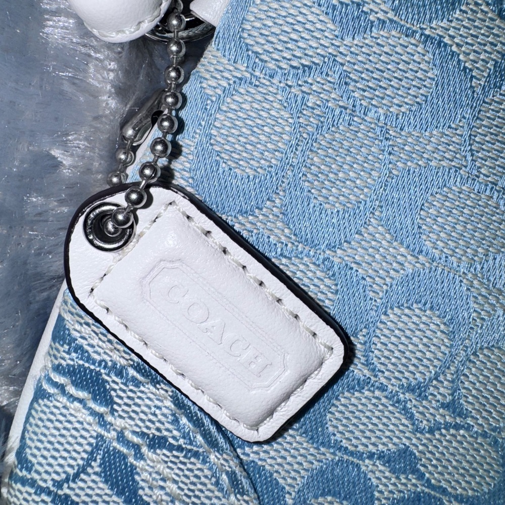 Coach Light Blue Signature Jacquard Wristlet w/hangtag - Picture 2 of 5